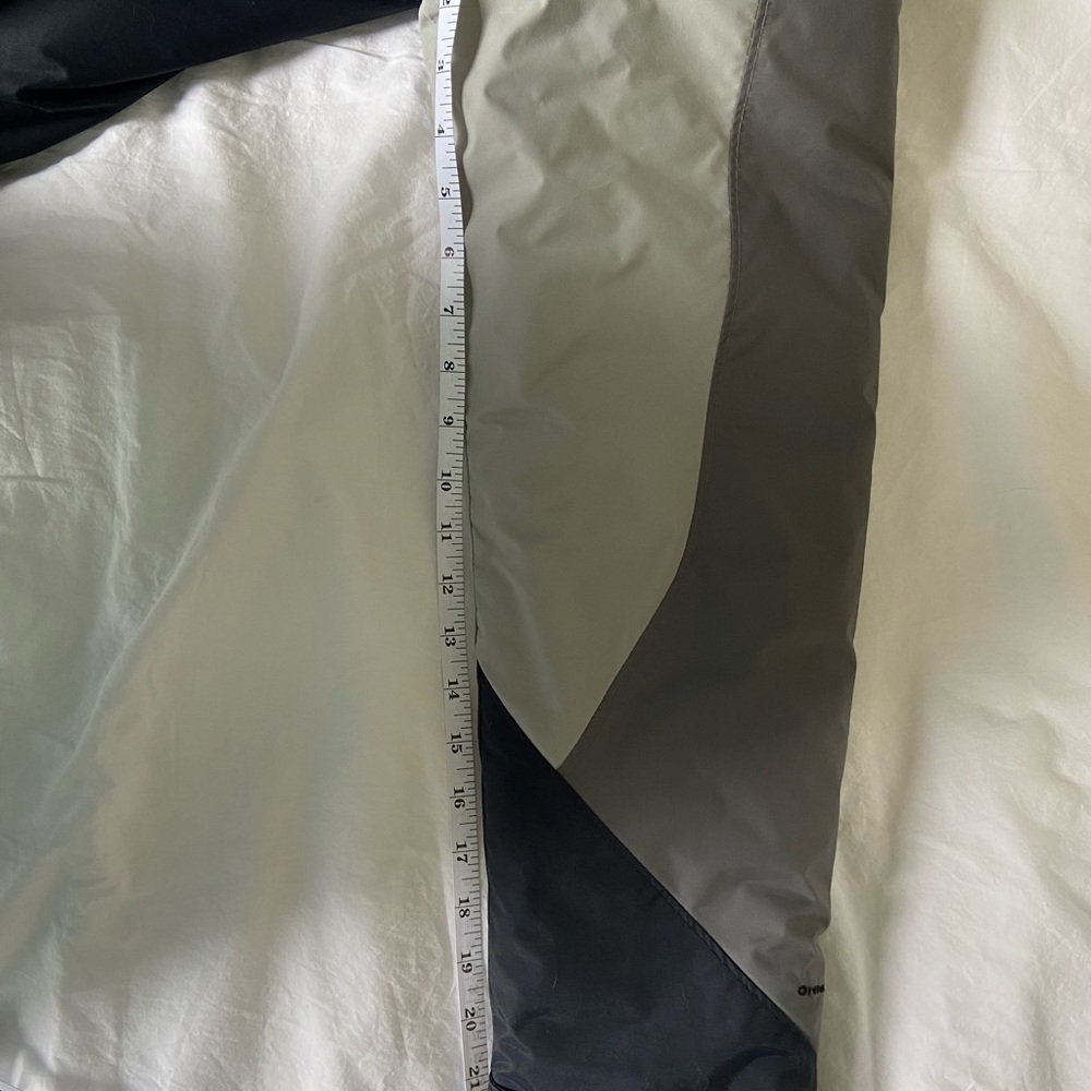 Columbia winter coat - boys / Youth size 18/20 - Picture 9 of 9